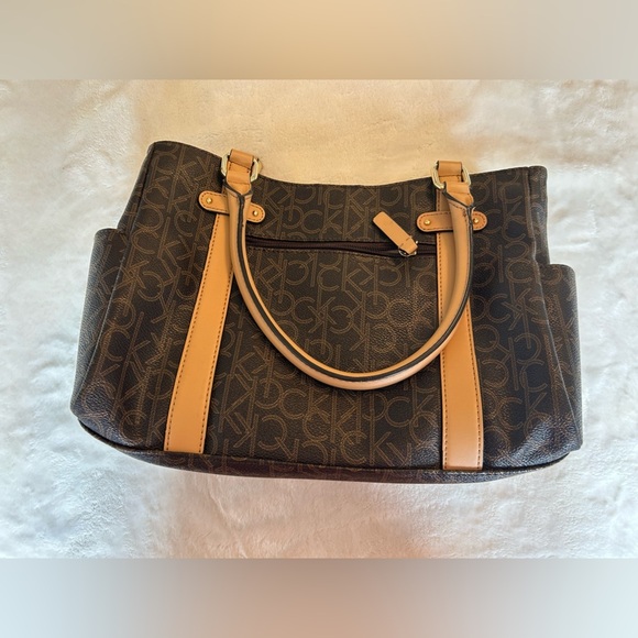 Calvin Klein Hudson Signature Purse - Picture 3 of 4